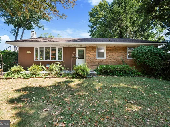 215 S Bishop Ave, Secane, PA 19018