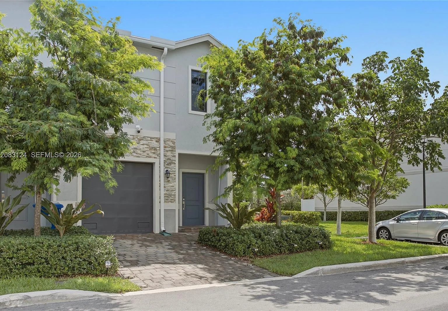 Highland Oaks — Photo 2