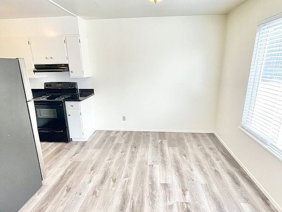 5th image of 470 Warren Dr Unit 102