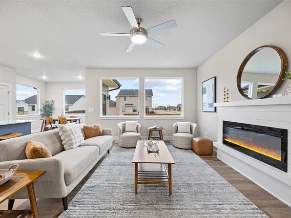 14246 Northpark Dr, Urbandale, IA 50323