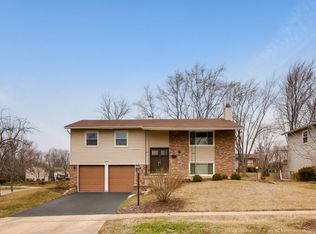 998 Patriot Ln, Hoffman Estates, IL 60192