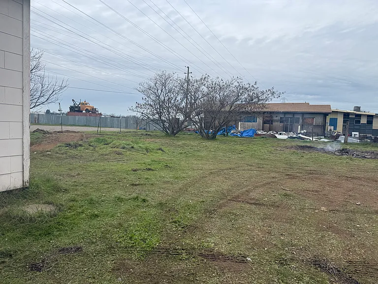 20734 Walnut St — Photo 5