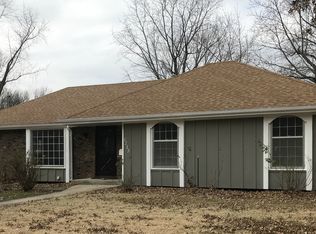 1213 SW 21st St, Blue Springs, MO 64015