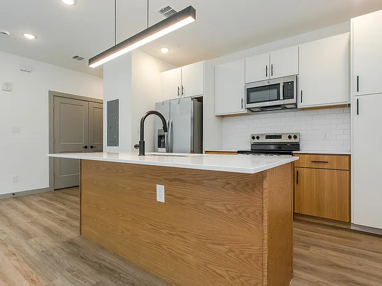 4001 Roseland Ave — Photo 86