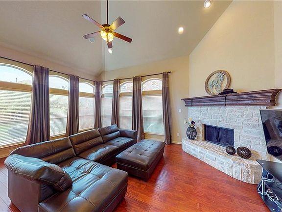 4th image of 4904 Devon Dr