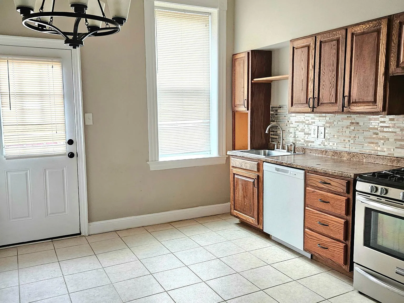 1 bed, 765 sqft, $795 — Photo 2