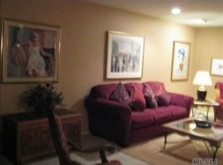 63 Lakebridge Dr S, Kings Park, NY 11754