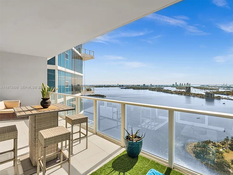 2020 N Bayshore Dr #3303 — Photo 13