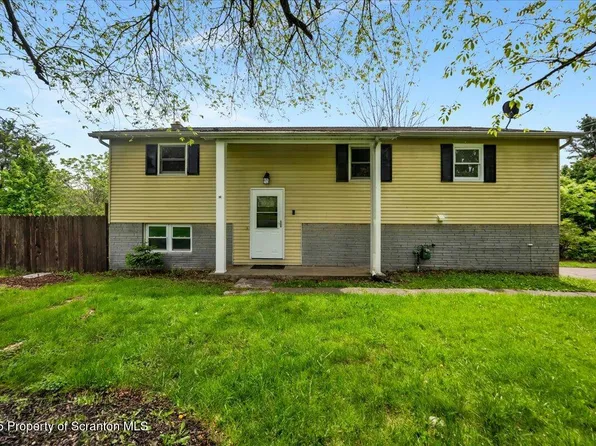 6 Eastview Dr, Scott Township, PA 18411