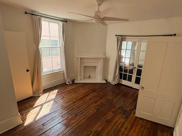 215 W 40th St, Savannah, GA 31401