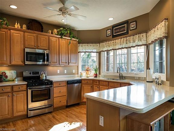 2nd image of 480 Everview Ln