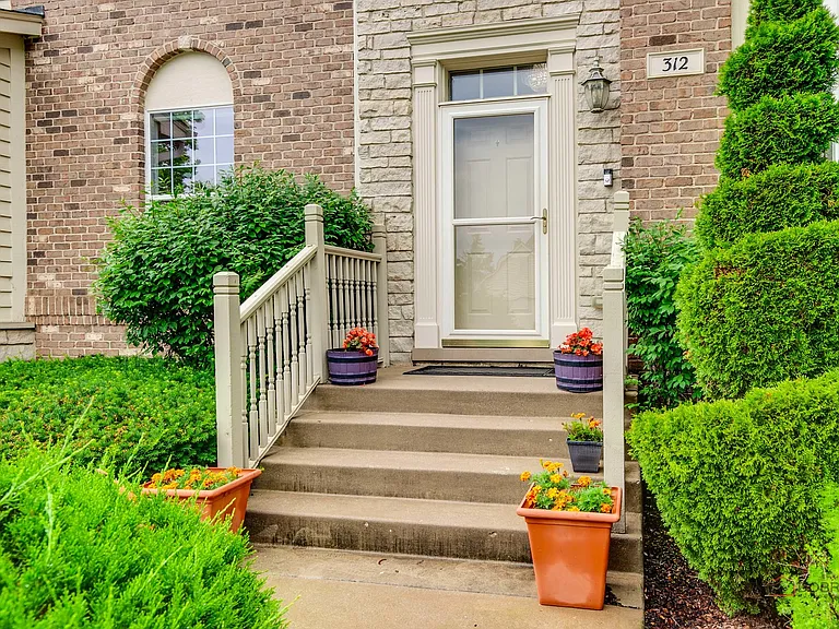 312 Camargo Ct — Photo 5