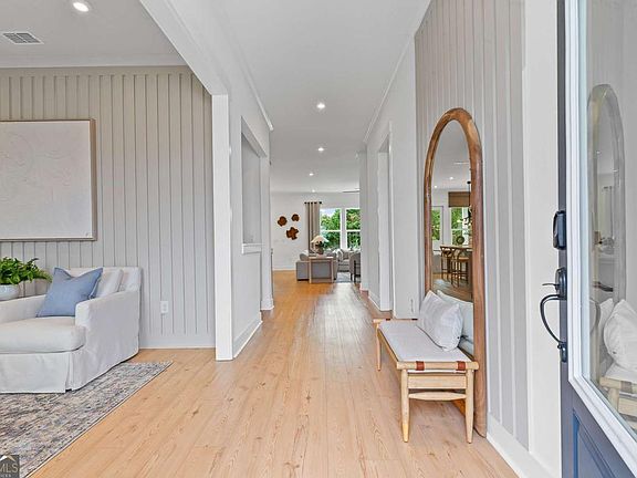 2nd image of 299 Rockledge Bnd