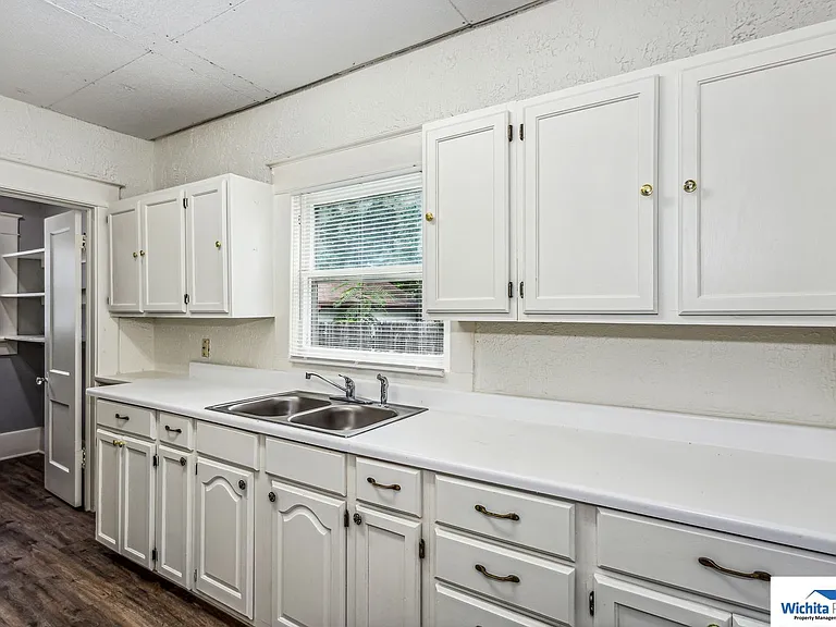 224 N Elizabeth St — Photo 6