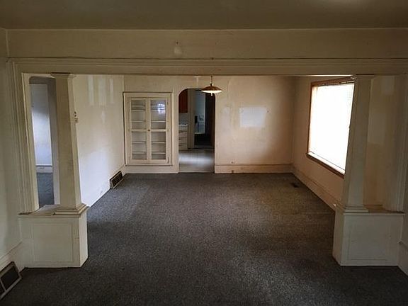 3rd image of 717 W Oldfield St