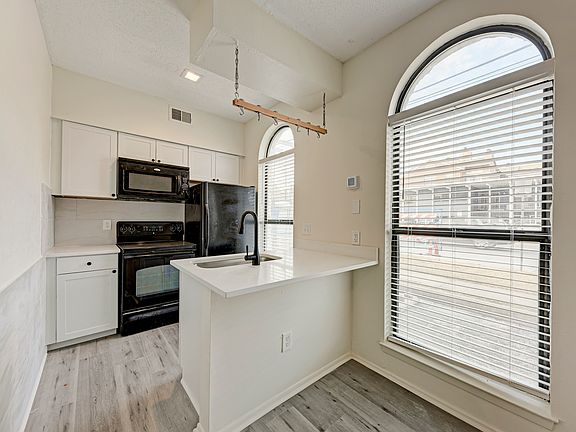 3rd image of 2714 Nueces St APT 108