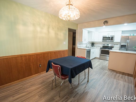 3rd image of 7445 Pinegrove Dr #90