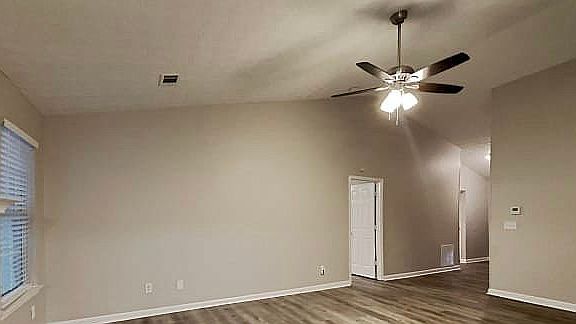 3rd image of 207 Coldsprings Ct