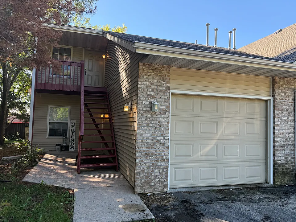 5467 Tall Pines Pkwy #4