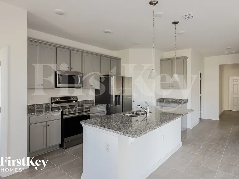 414 Reina Way — Photo 8