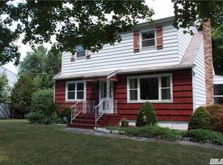 65 Fulton St, Brentwood, NY 11717