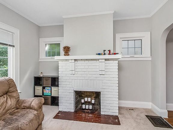 4th image of 1472 Larchmont Ave