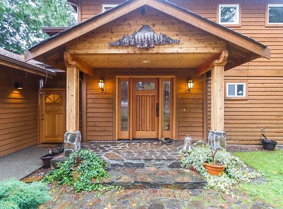 2nd image of 2017 E Beaver Lake Dr SE