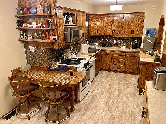 4th image of 6025 Pedroli Ave