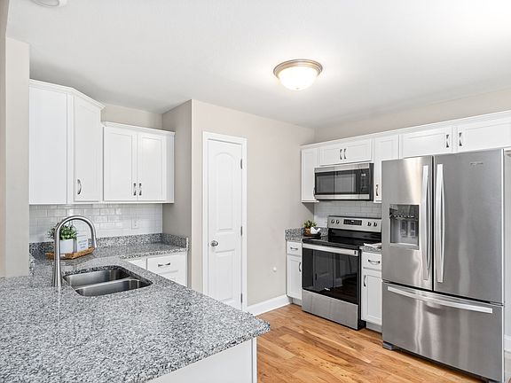 4th image of 2332 Colston Dr