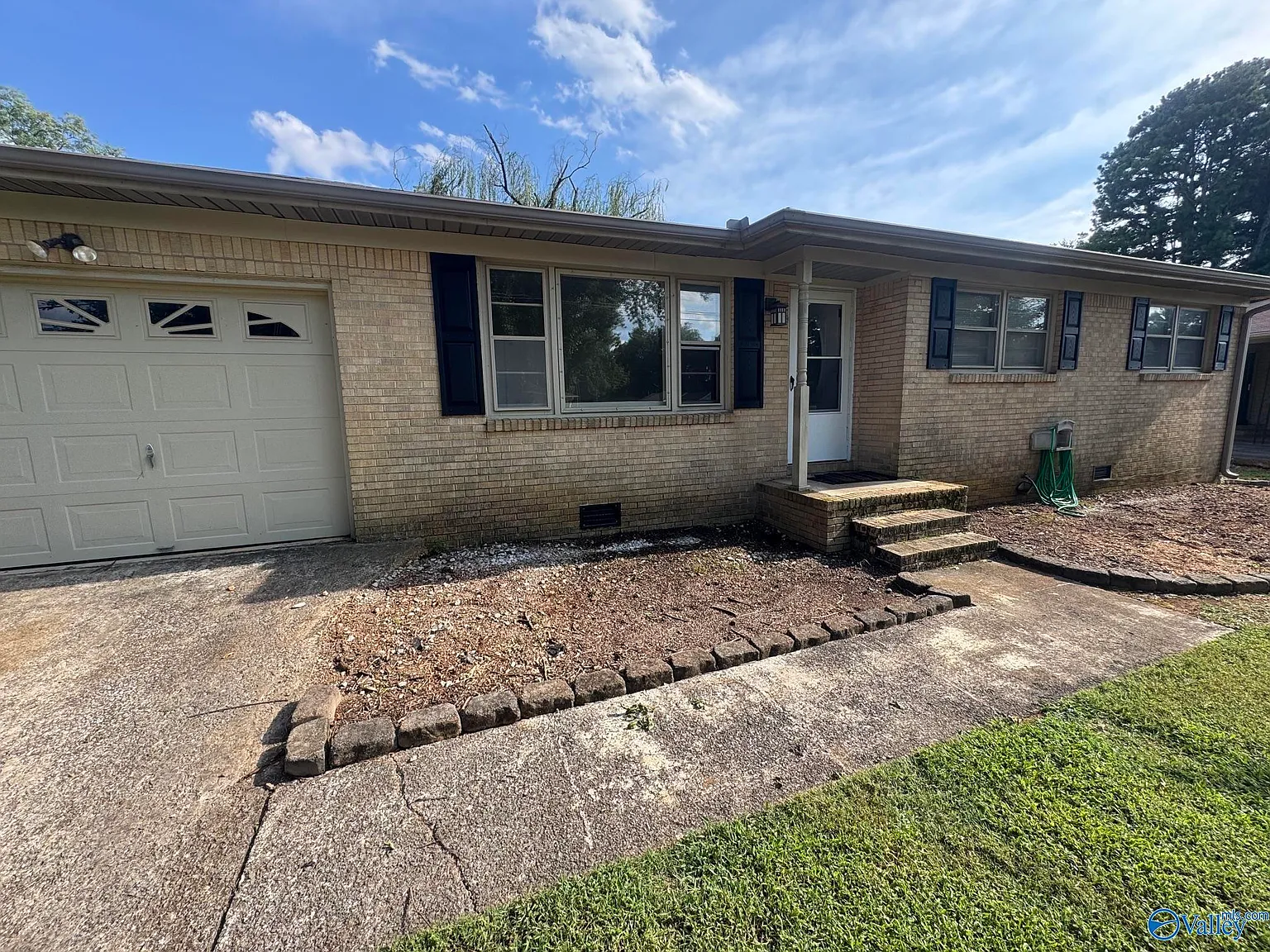 3 bed, 1.5 bath, 1270 sqft, $1,295 — Photo 2