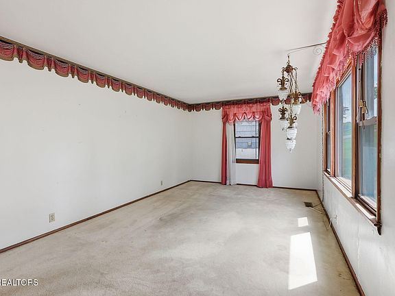 4th image of 3219 Lay Ave