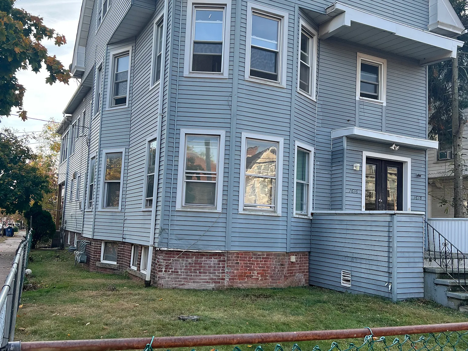 3 bed, $1,750 — Photo 1