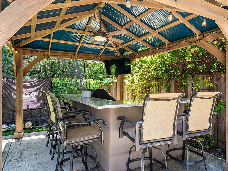 70 Mariani Ct — Photo 49