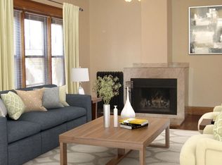 604 W Briar Pl #2W, Chicago, IL 60657