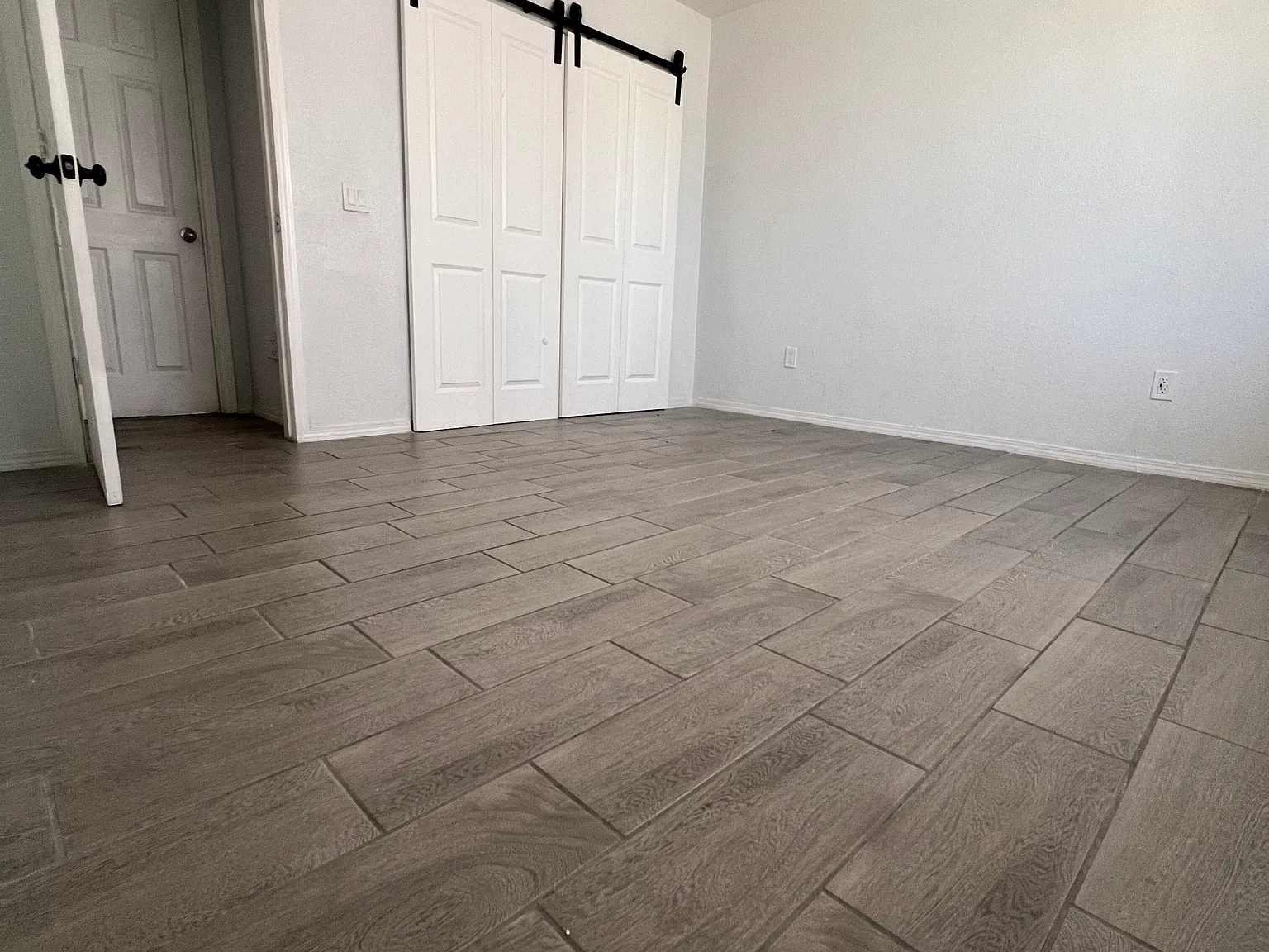 Live Oak St, Hesperia — Photo 1