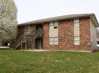102 SW 20th St, Oak Grove, MO 64075