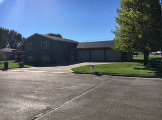 524 13th St NW, Devils Lake, ND 58301