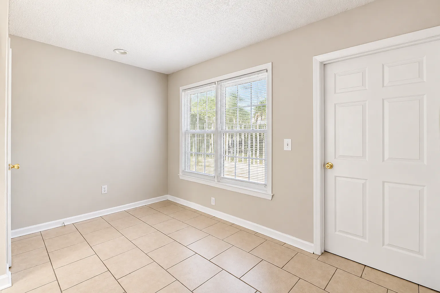 2 bed, 1.5 bath, 1003 sqft, $1,875 — Photo 4