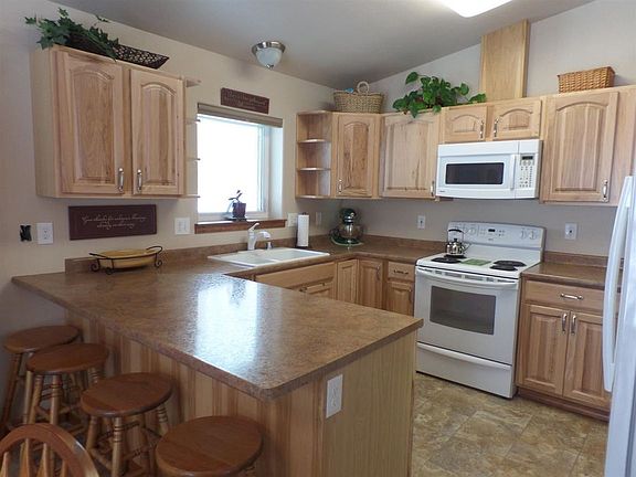 3rd image of 711 Suncrest Dr