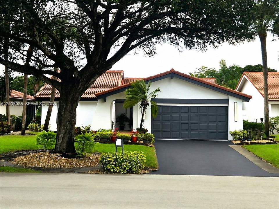 1st image of 5551 Lakeview Mews Dr