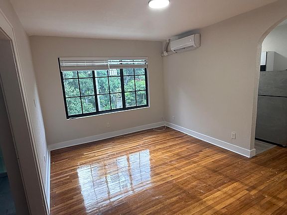 5th image of 2000 Jefferson St APT 17