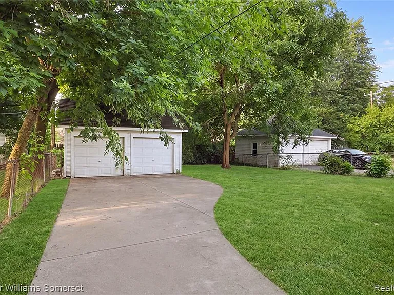 23525 Kress St — Photo 24