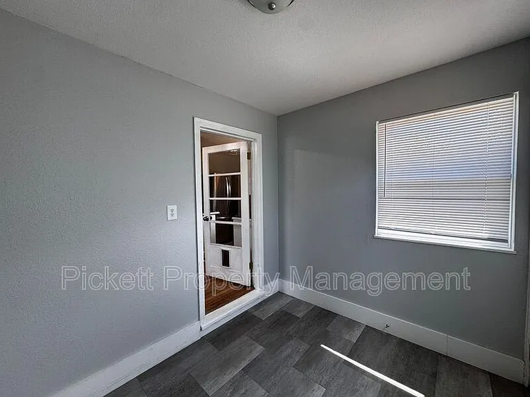 631 Bertha Ave — Photo 10