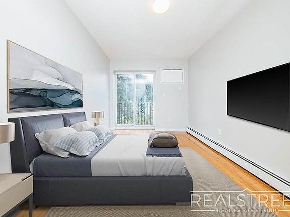 4th image of 244 Mac Dougal St #4