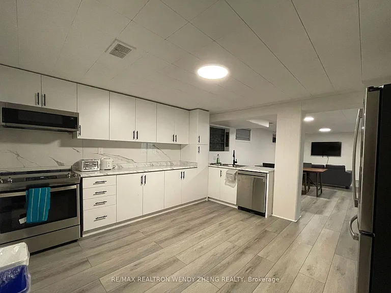 284 Wilmington Ave #LOWER — Photo 5