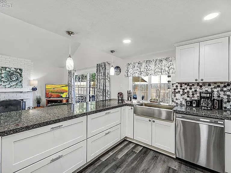 1375 Michelle Ave — Photo 6