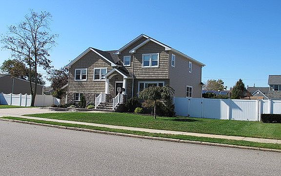 2nd image of 820 Pease Ln