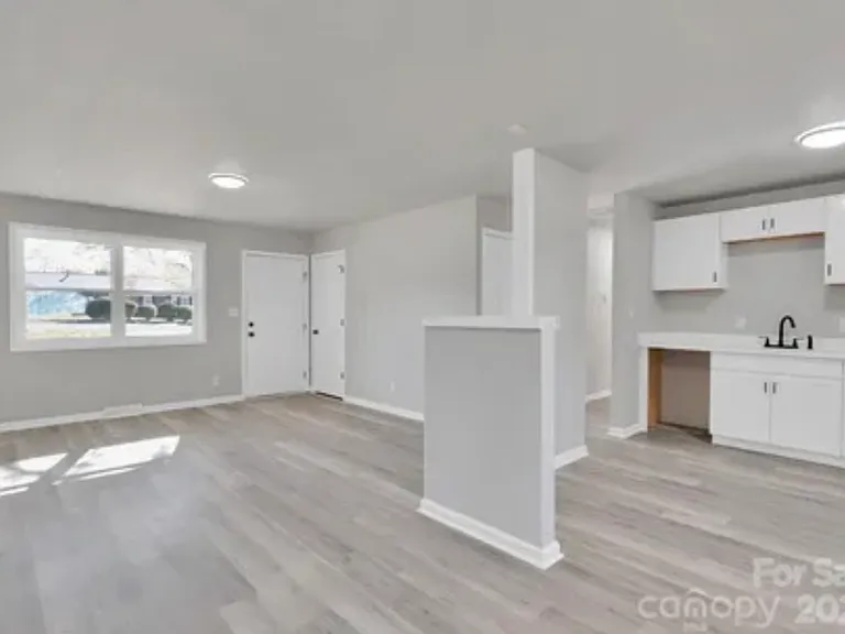2545 Abelwood Rd — Photo 5