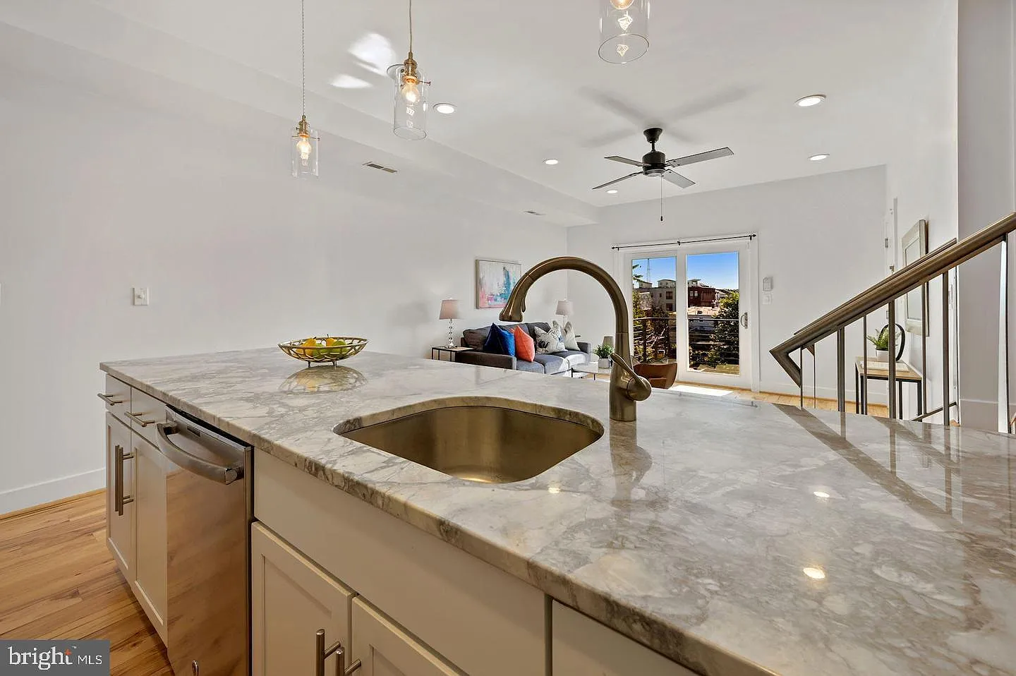 2 bed, 2.0 bath, 1272 sqft, $3,800 — Photo 4