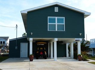 16611 Pelican Rd, Jamaica Beach, TX 77554